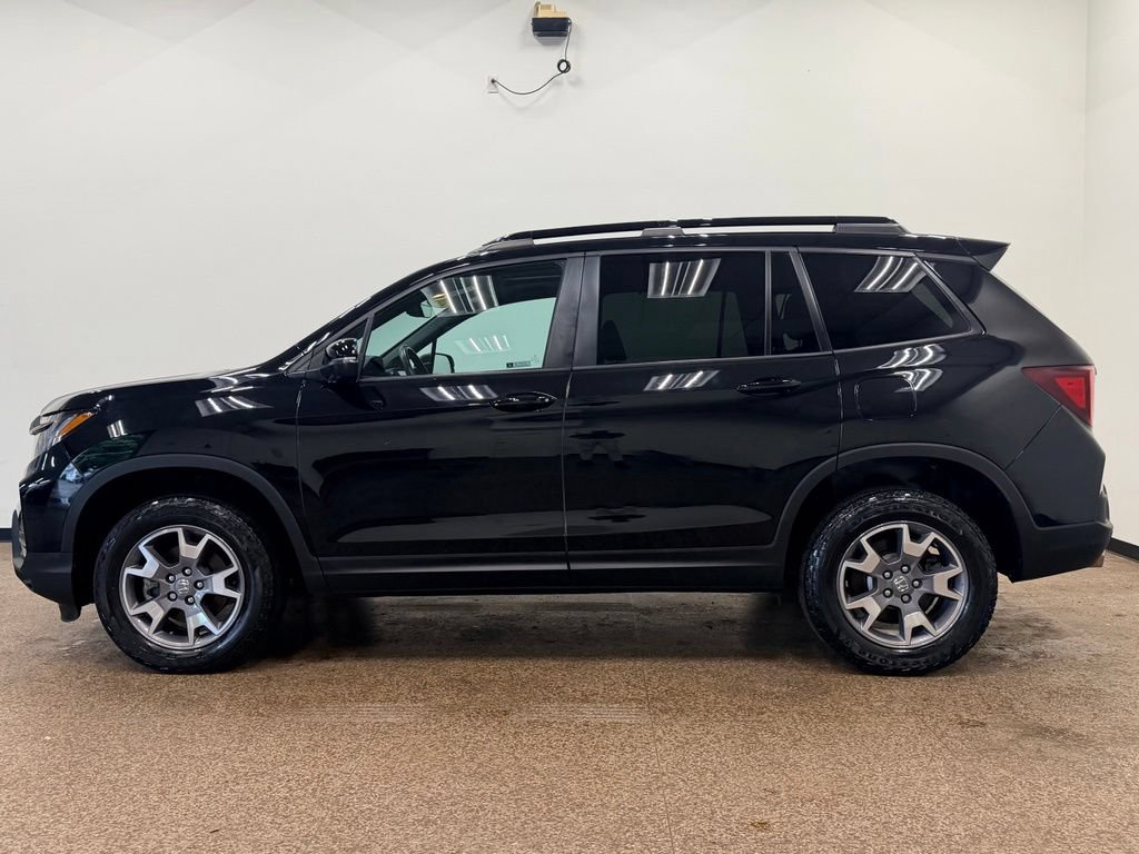 Used 2023 Honda Passport TrailSport image 2