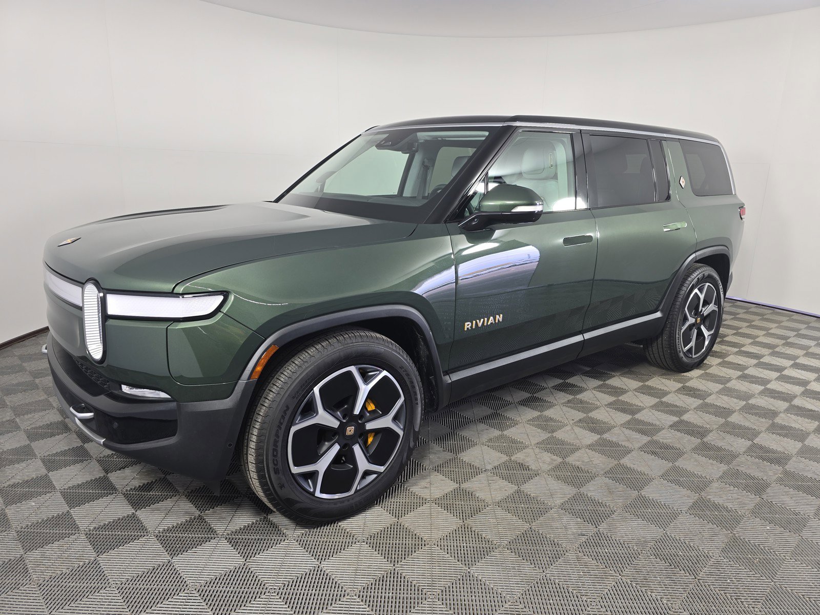 Used 2023 Rivian R1S Adventure AWD/4WD image 1