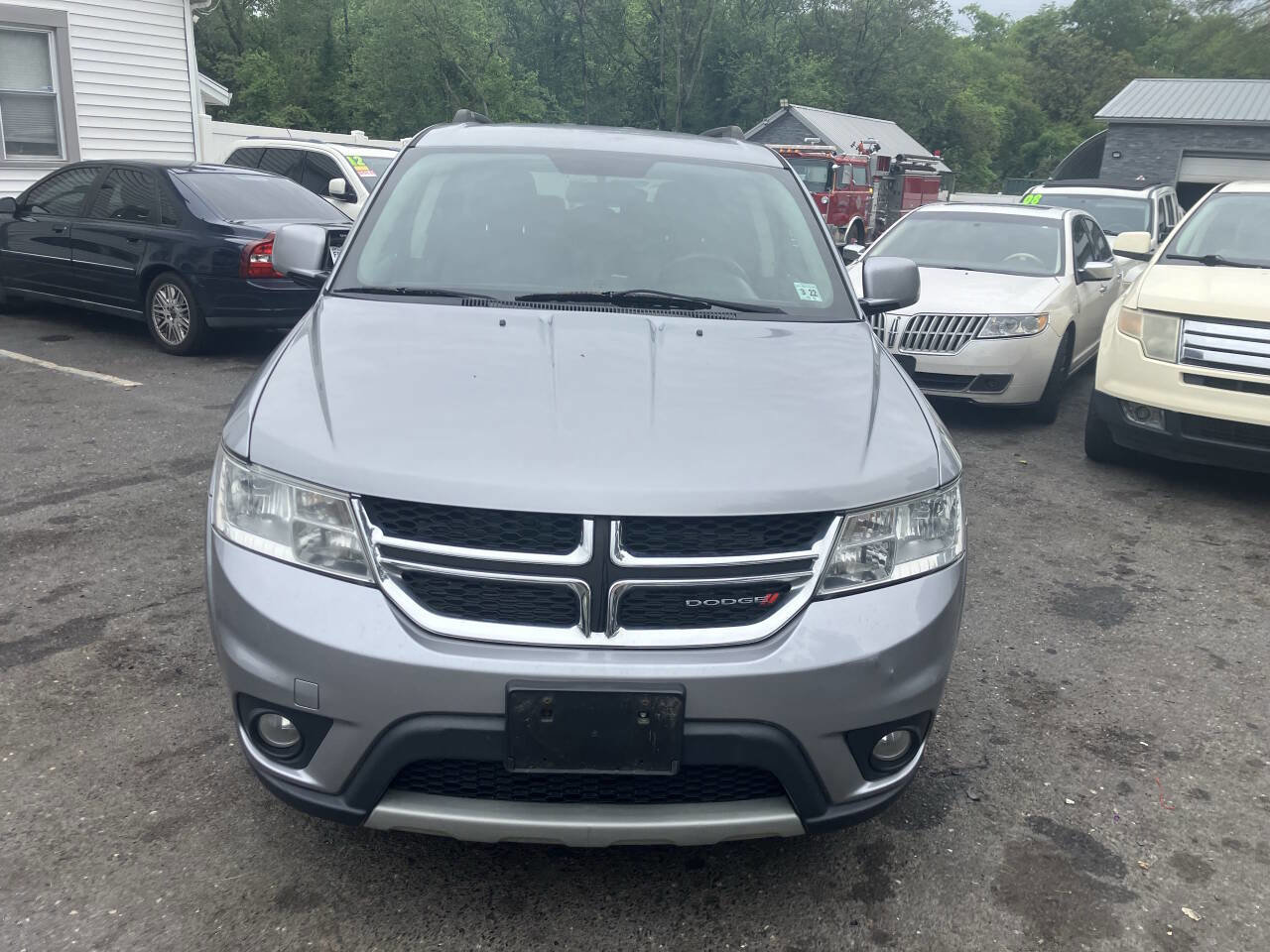Used 2017 Dodge Journey SXT w/ Comfort/Convenience Group FWD image 4