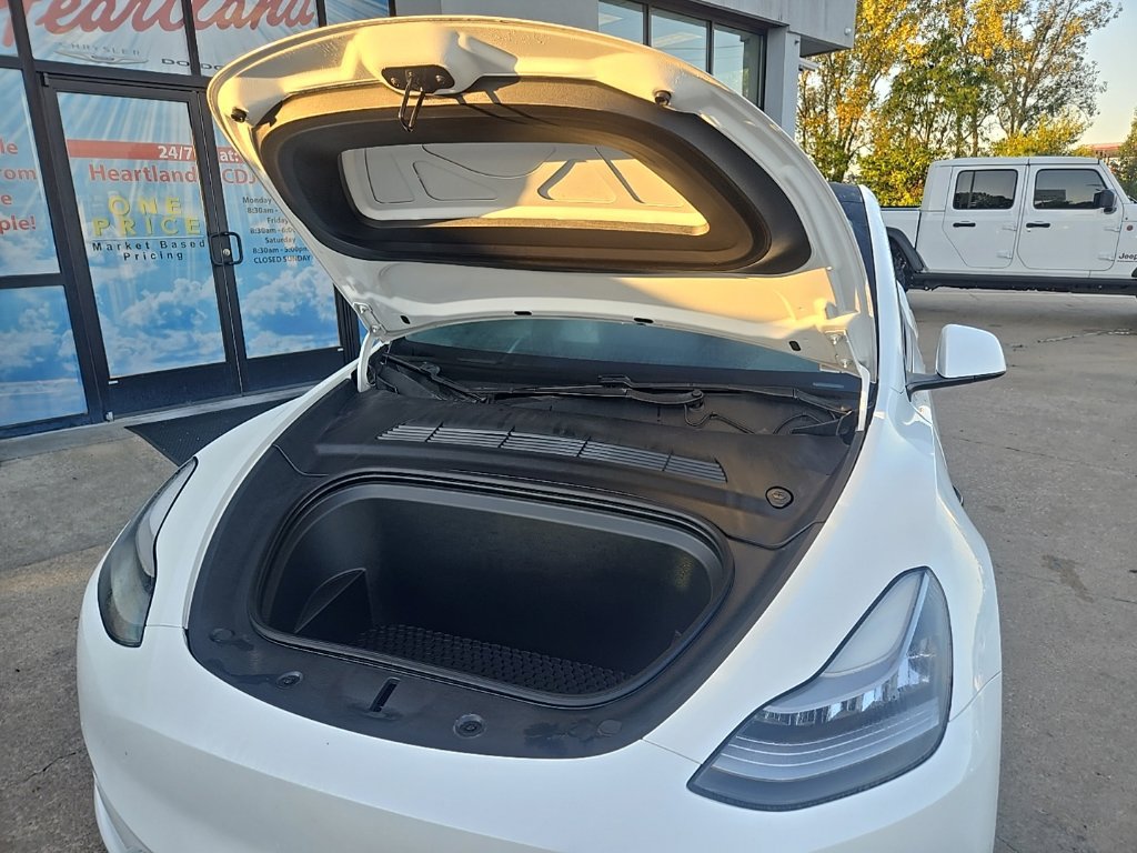 Used 2021 Tesla Model Y Long Range AWD/4WD image 30