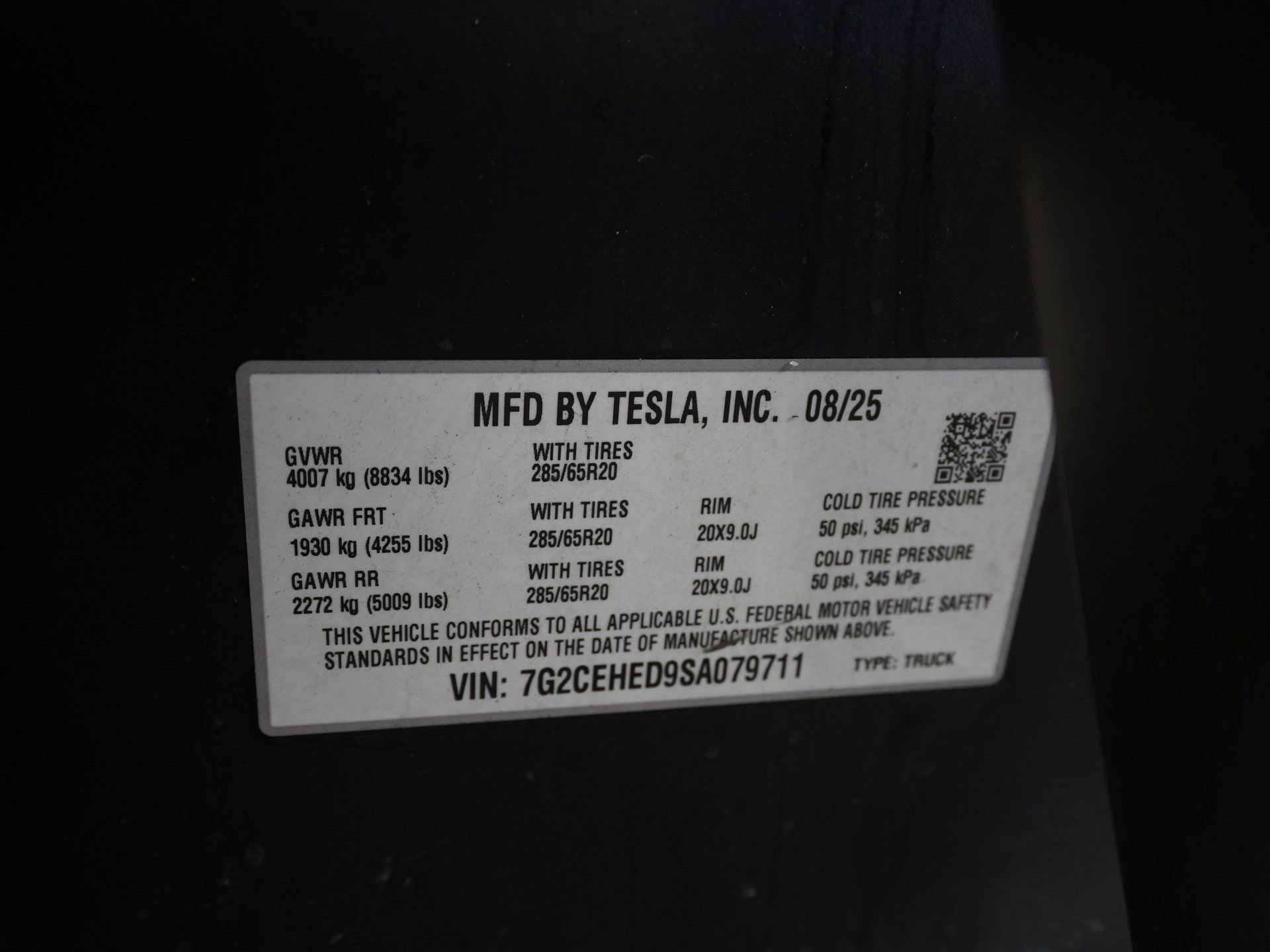 Used 2025 Tesla Cybertruck AWD Crew Cab image 39