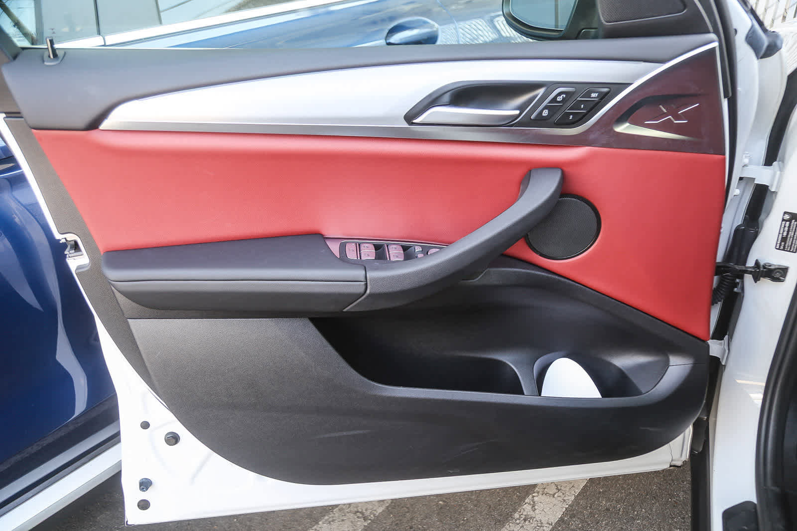 Certified 2023 BMW X4 xDrive30i w/ Premium Package image 17