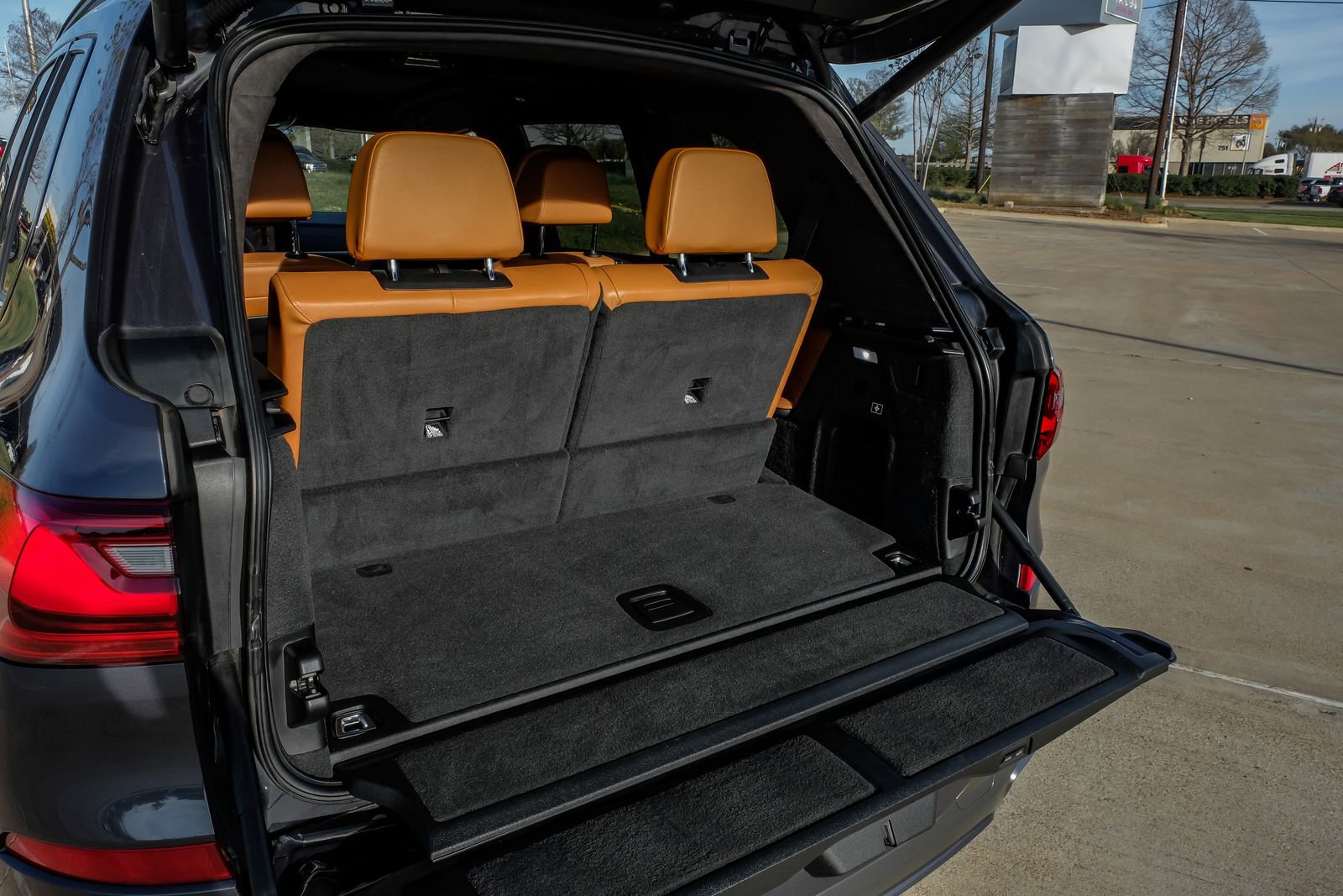 Used 2021 BMW X7 M50i w/ Executive Package image 62