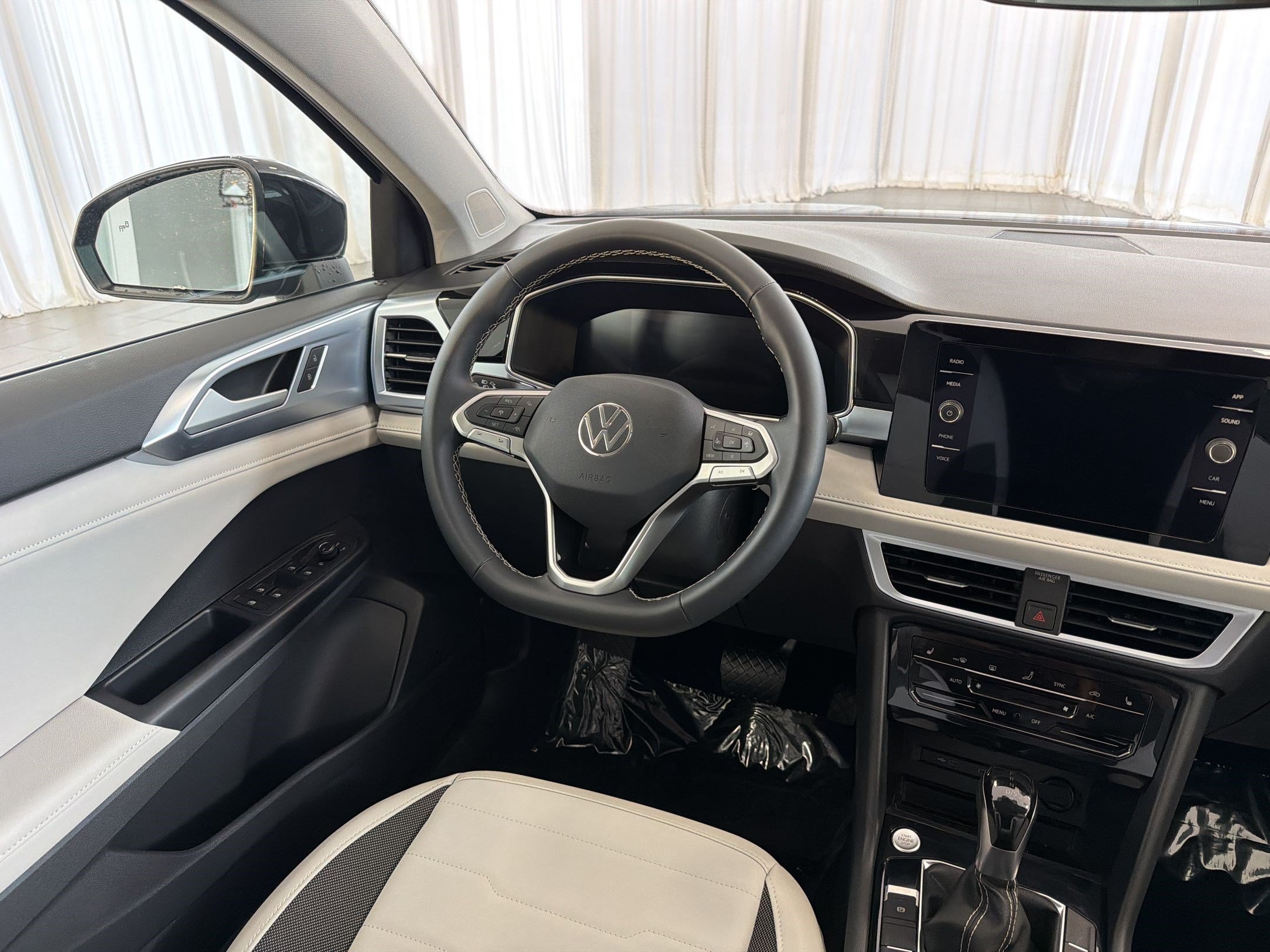 New 2026 Volkswagen Taos SE FWD image 27