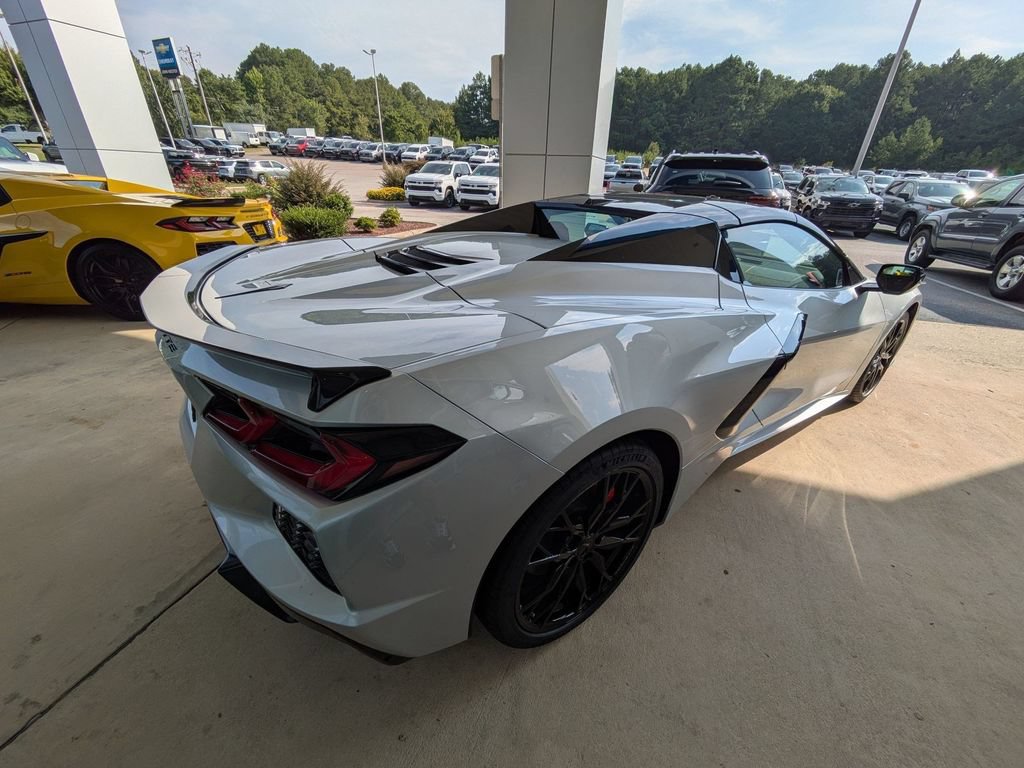 New 2027 Chevrolet Corvette Stingray Convertible w/ 2LT RWD image 2