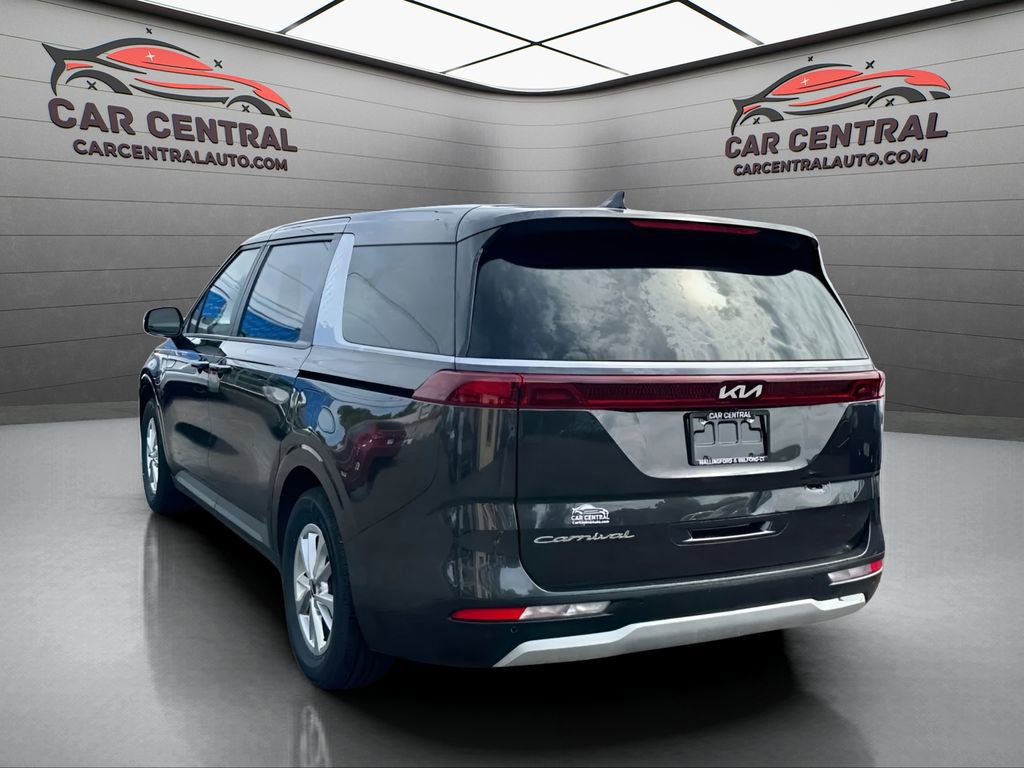 Used 2022 Kia Carnival LX image 3