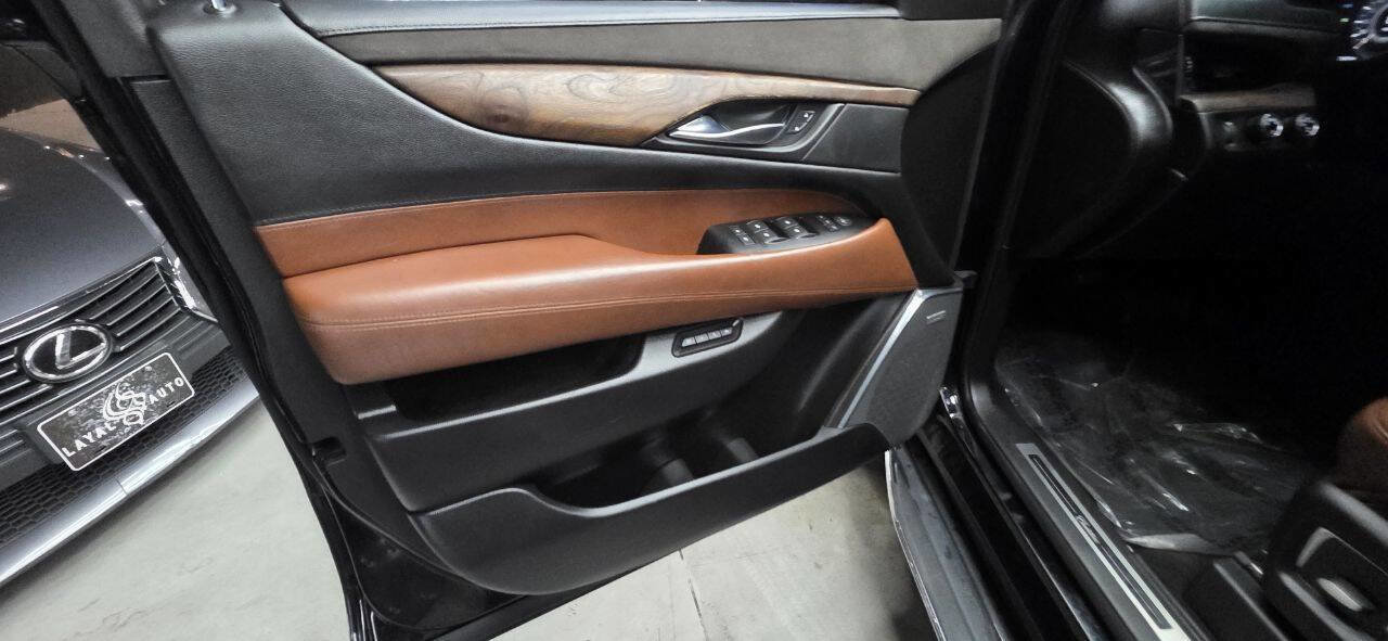 Used 2016 Cadillac Escalade Luxury image 23