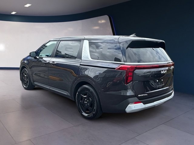 Certified 2025 Kia Carnival FWD image 3