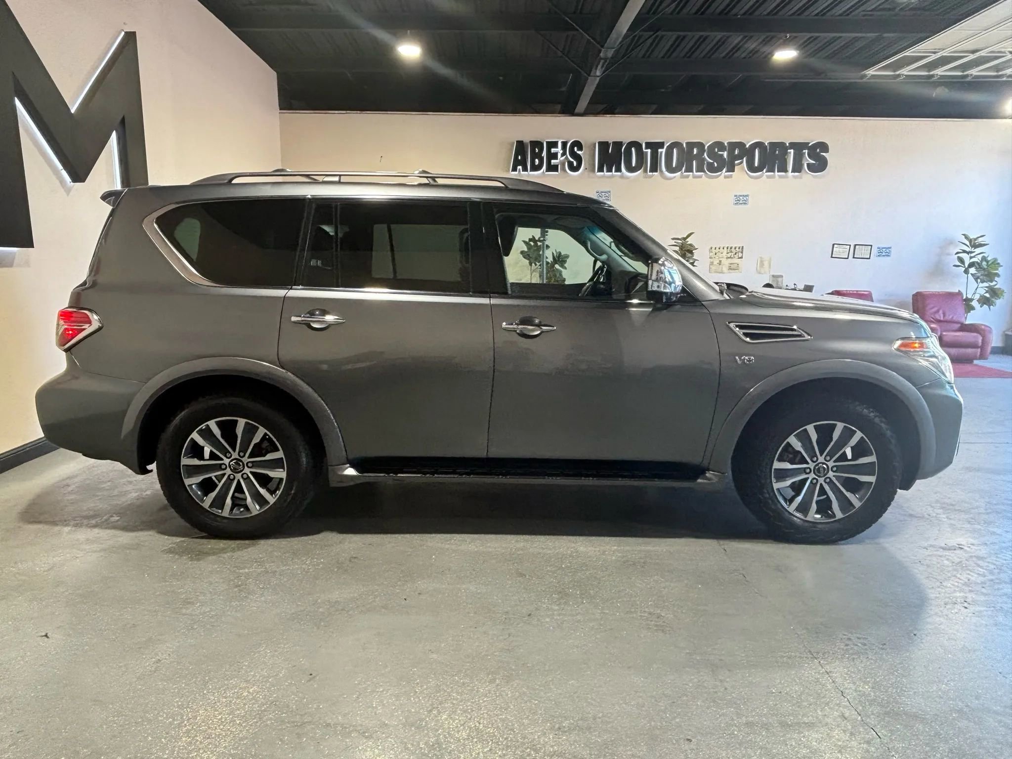 Used 2017 Nissan Armada SL image 5