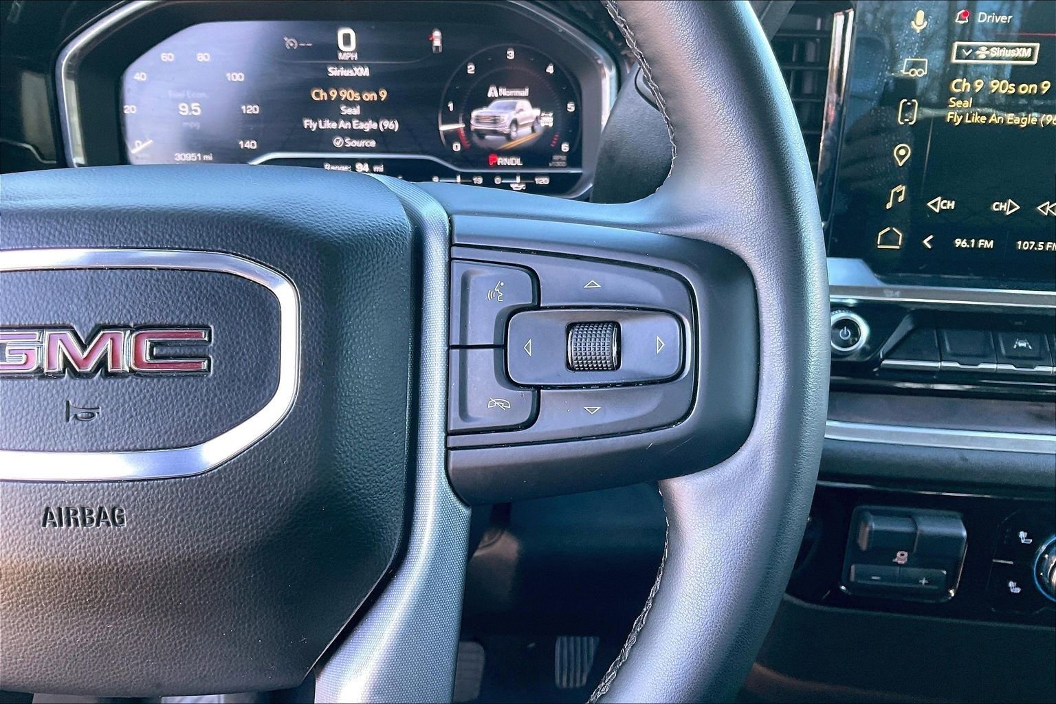 Used 2025 GMC Sierra 1500 SLT image 13