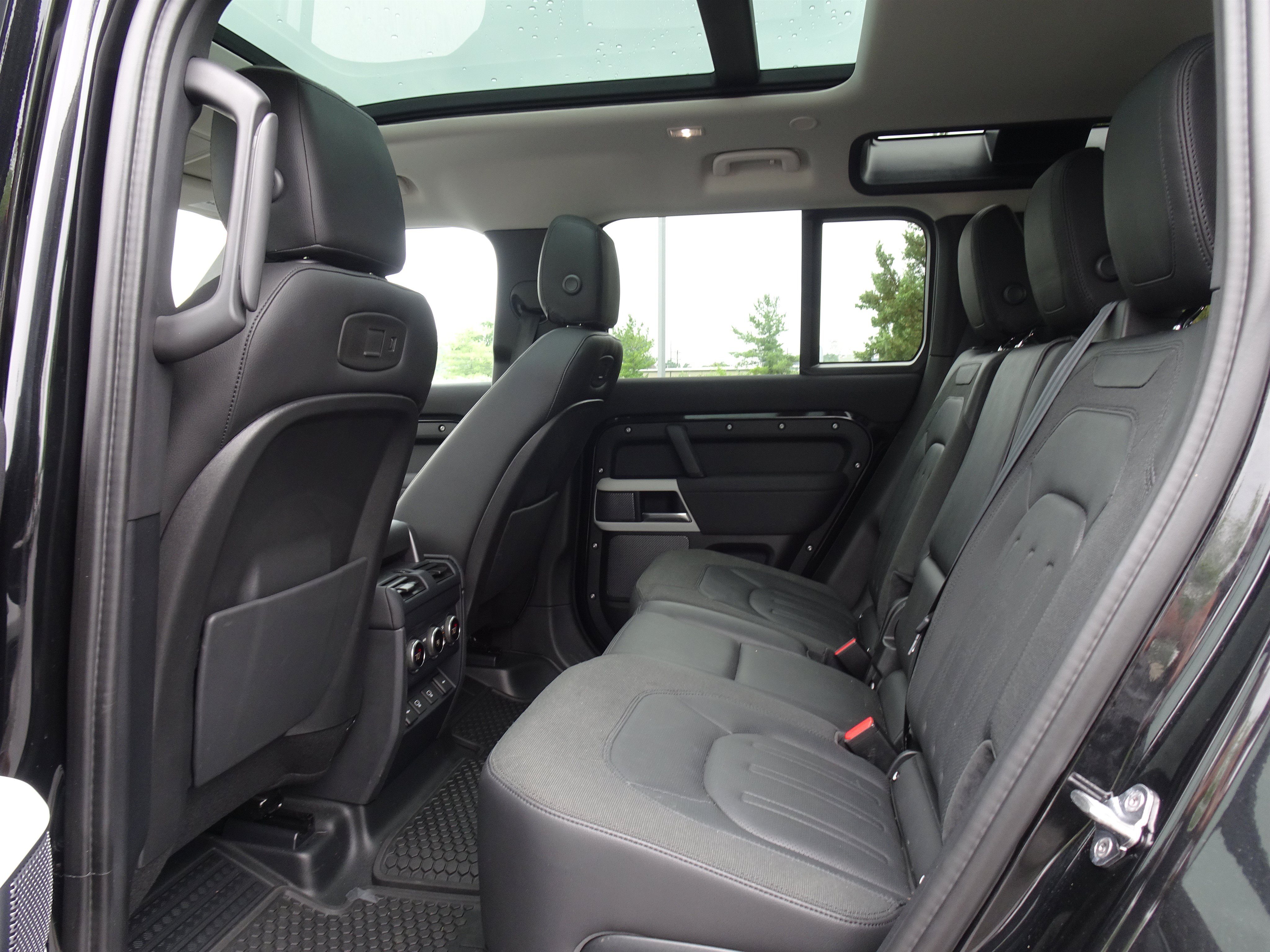 Used 2021 Land Rover Defender 110 S AWD/4WD image 7