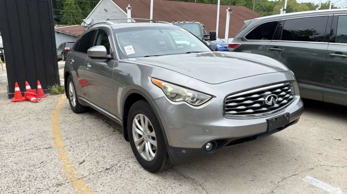 Used 2010 INFINITI FX35 AWD w/ Navigation Pkg image 1