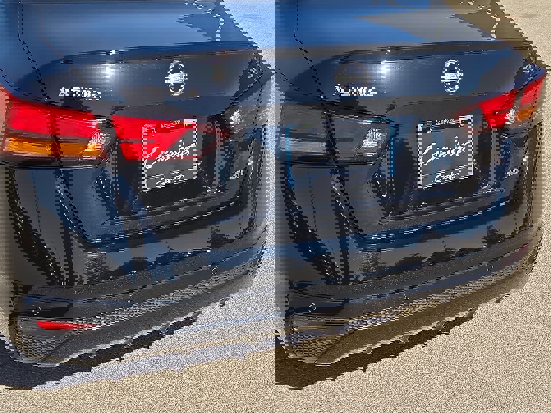 Used 2024 Nissan Altima 2.5 SV image 12