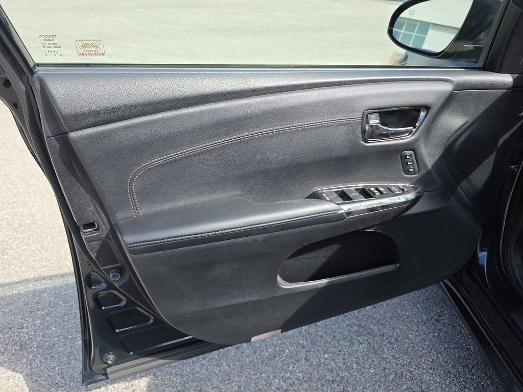 Used 2016 Toyota Avalon Touring image 17