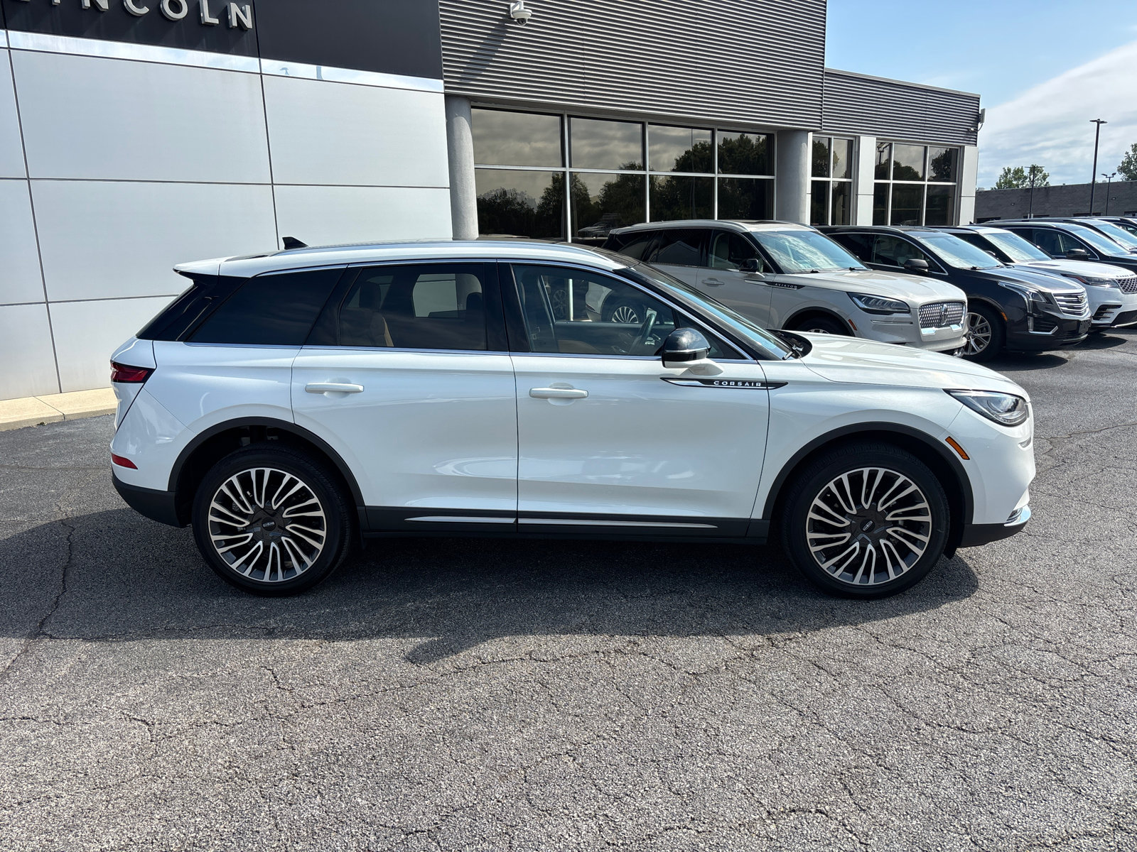 Certified 2021 Lincoln Corsair Reserve w/ Elements Package AWD/4WD image 8