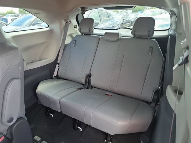 Used 2021 Toyota Sienna XLE FWD image 10
