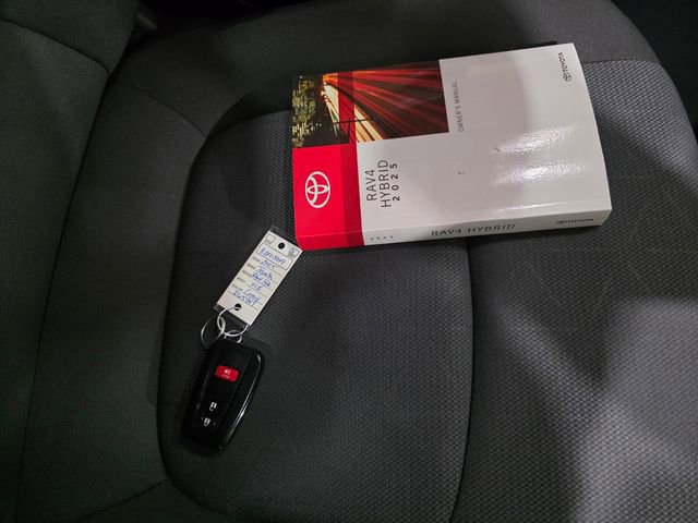 Used 2025 Toyota RAV4 XLE AWD/4WD image 9