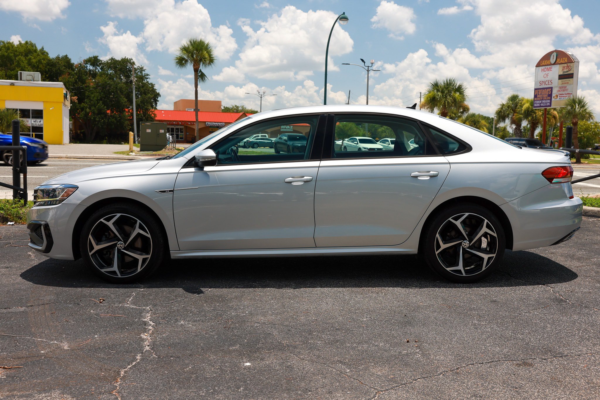 Used 2020 Volkswagen Passat 2.0T R-Line FWD image 4