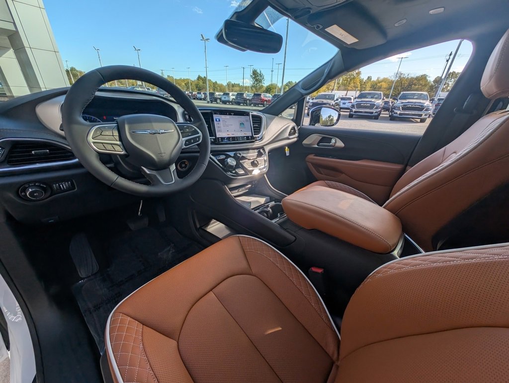 New 2026 Chrysler Pacifica Pinnacle image 2