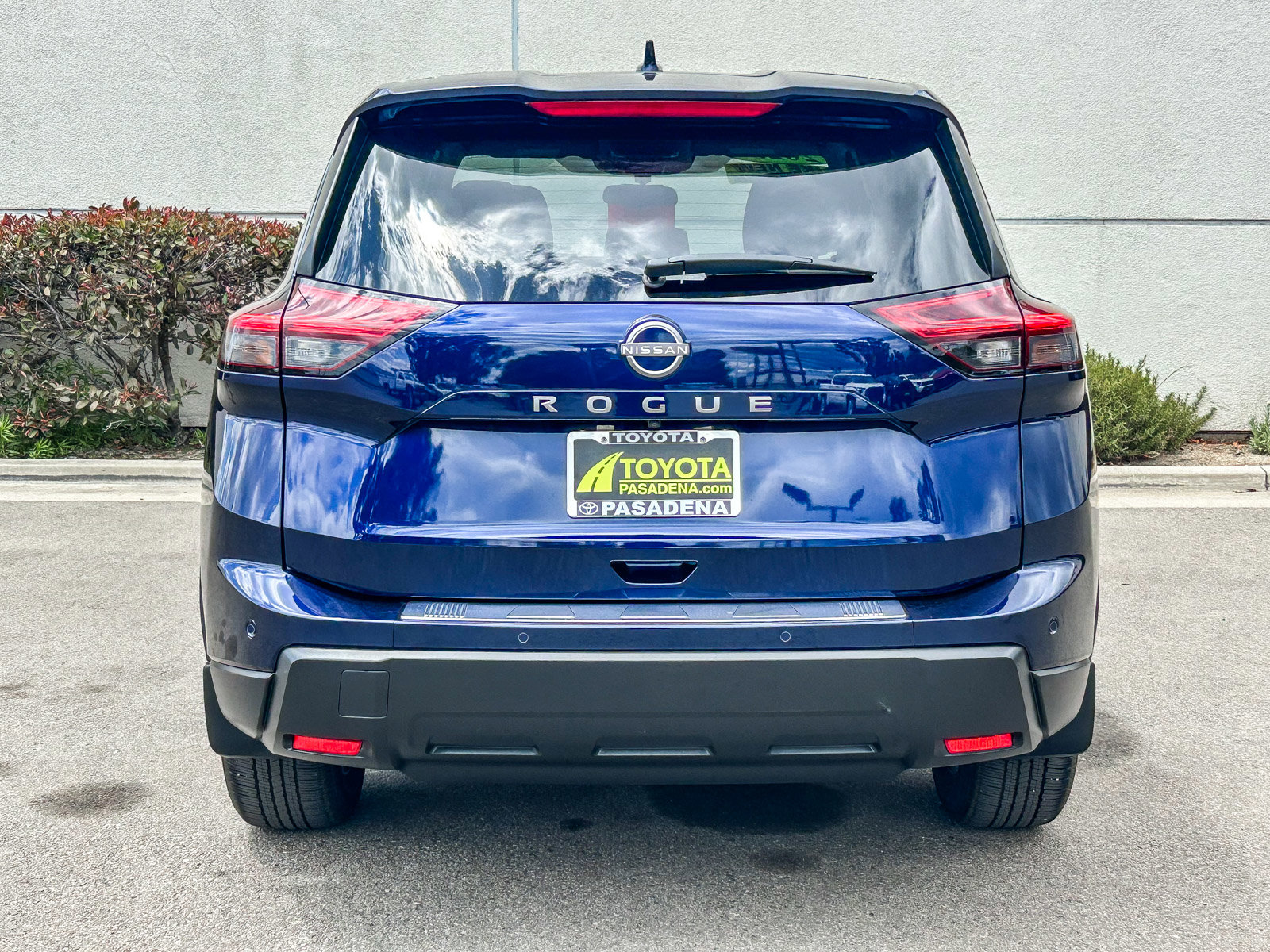 Used 2025 Nissan Rogue SV FWD image 7