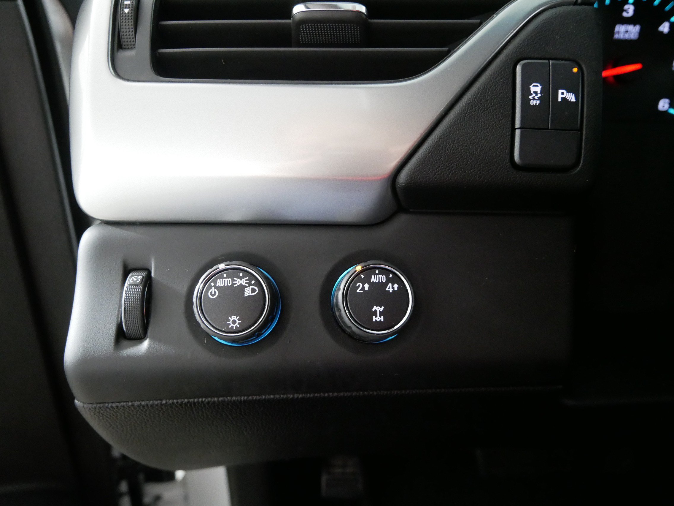 Used 2015 Chevrolet Tahoe LS AWD/4WD image 26