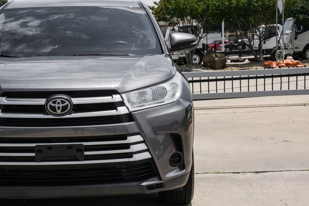 Used 2019 Toyota Highlander LE FWD image 48