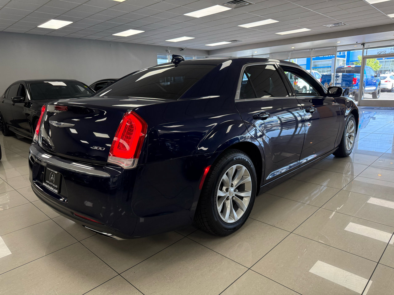 Used 2015 Chrysler 300 Limited image 8