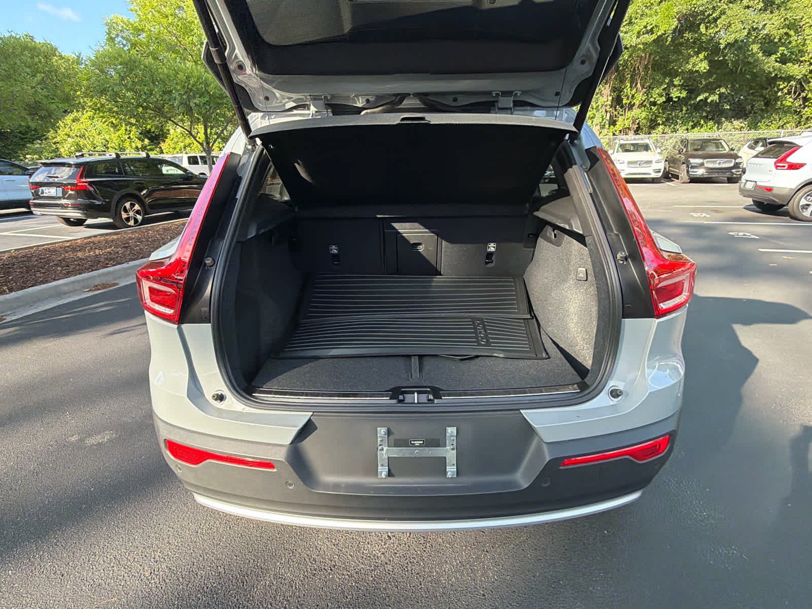 Used 2024 Volvo XC40 B5 Plus w/ Protection Package Premier AWD/4WD image 22