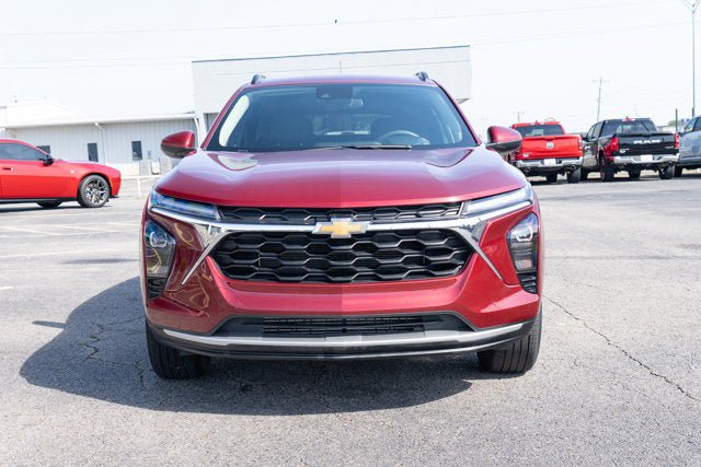 Used 2025 Chevrolet Trax LT FWD image 8