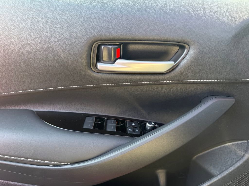 Used 2021 Toyota Corolla SE w/ Special Edition image 21
