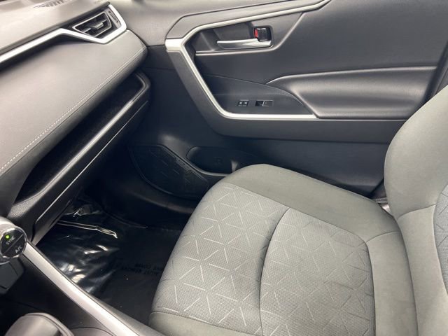 Used 2022 Toyota RAV4 XLE w/ Convenience Package image 16