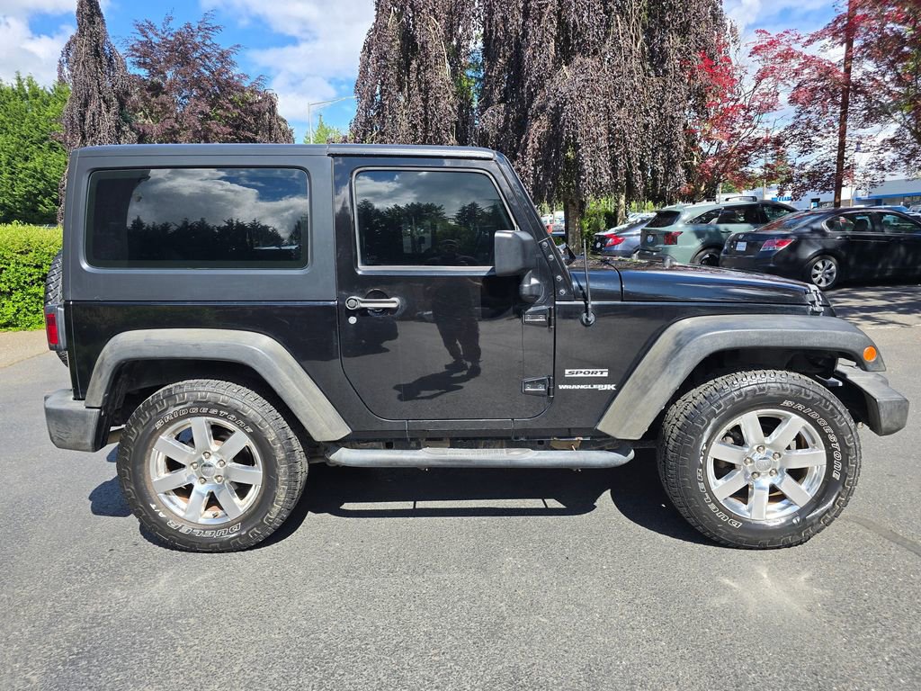 Used 2018 Jeep Wrangler Sport w/ Connectivity Group AWD/4WD image 3