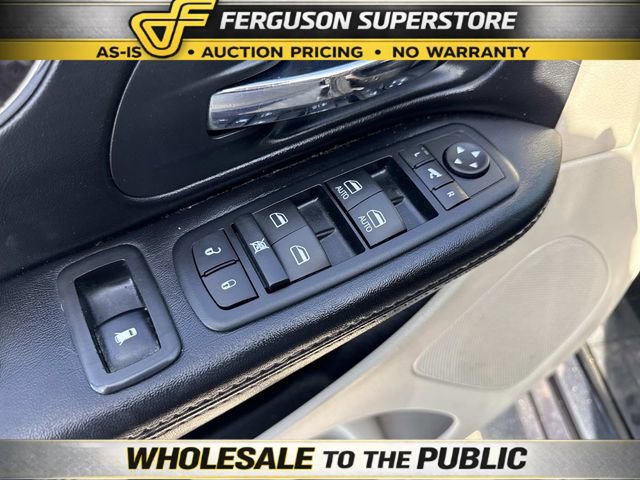 Used 2014 Chrysler Town & Country Touring image 11