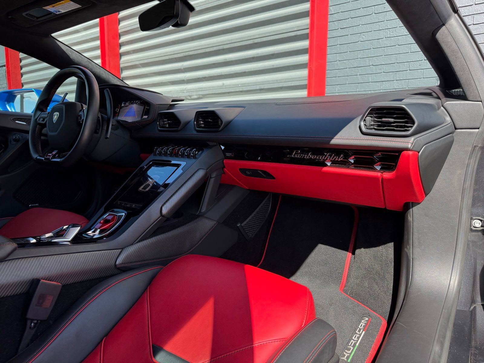 Used 2021 Lamborghini Huracan EVO image 40