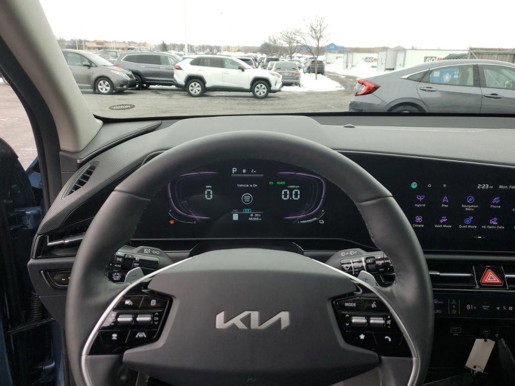 Used 2023 Kia Niro SX Touring image 13
