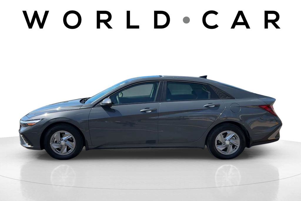Certified 2025 Hyundai Elantra SE FWD image 6