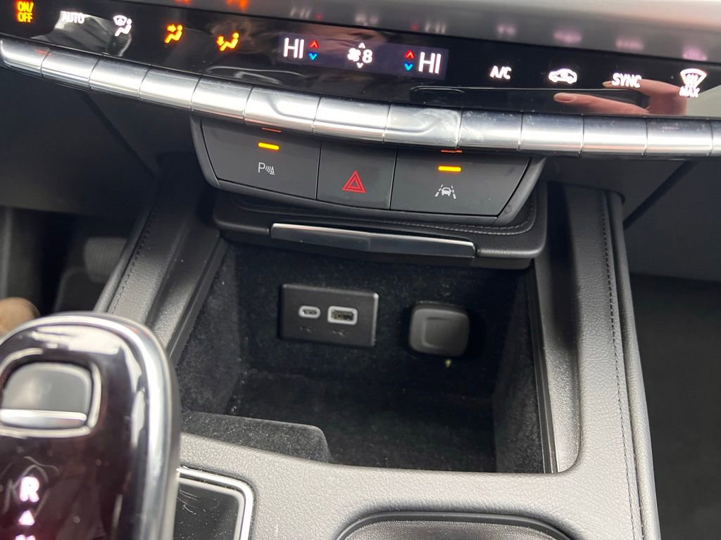 Used 2025 Cadillac XT4 Premium Luxury image 26