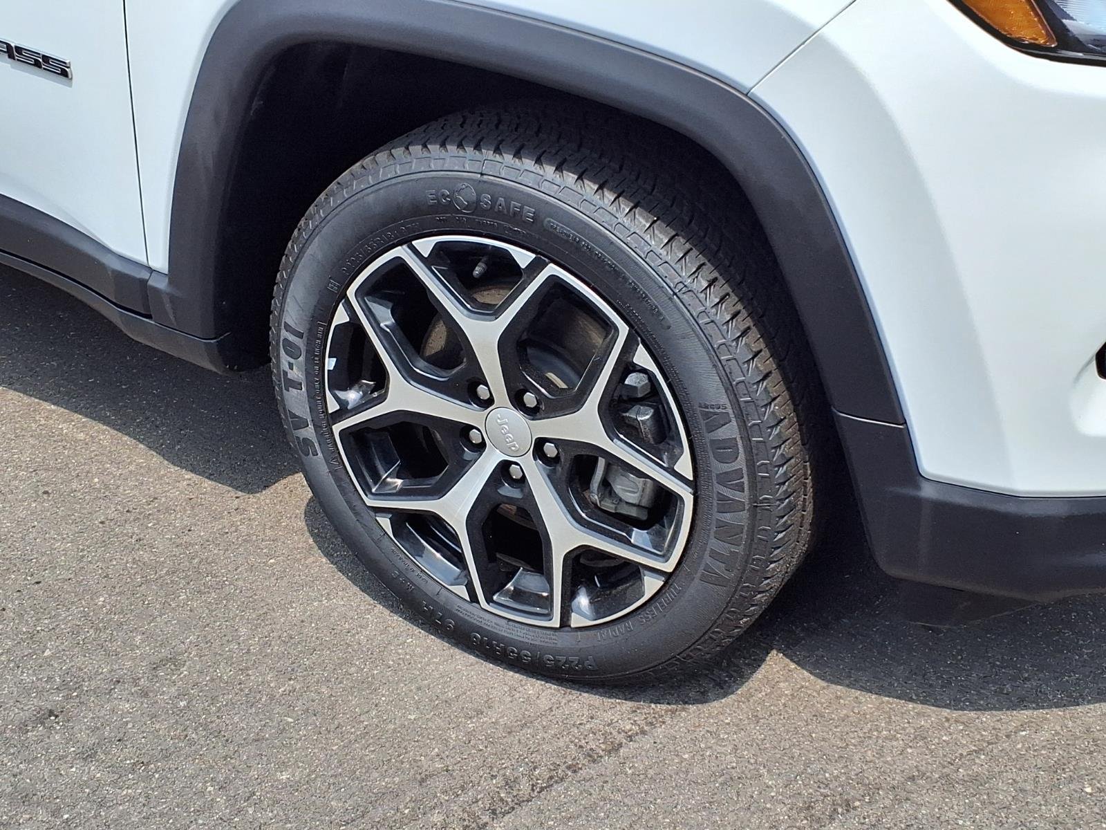 Certified 2024 Jeep Compass Limited AWD/4WD image 27