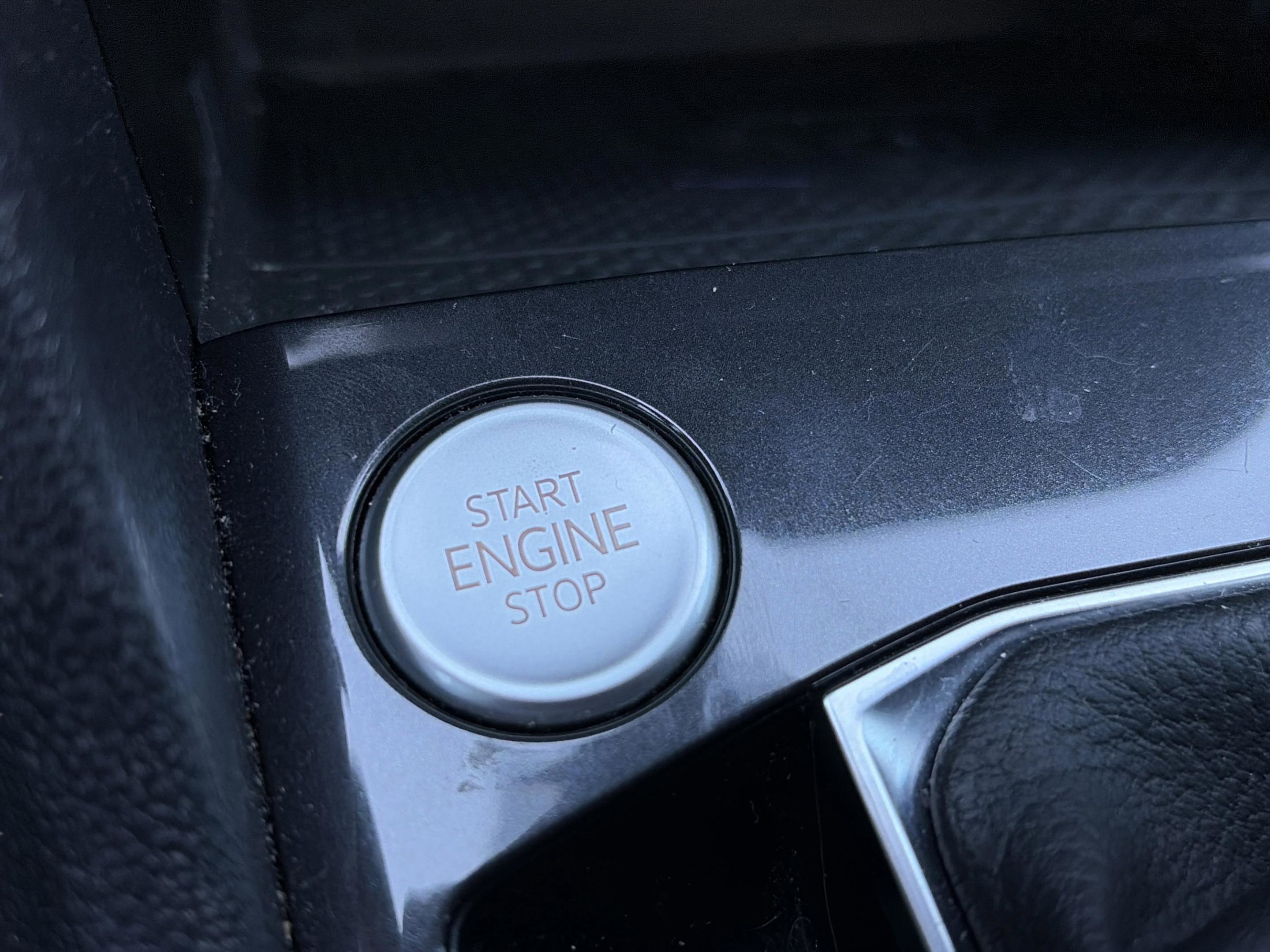 Used 2022 Volkswagen Tiguan SE R-Line image 22