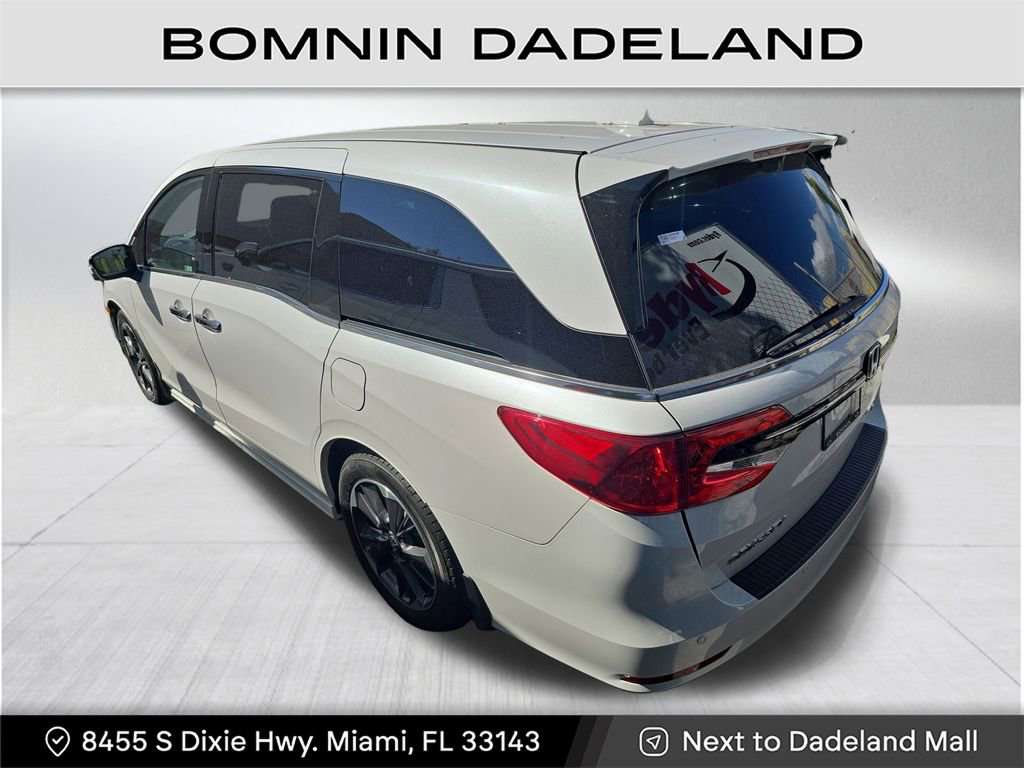 Used 2023 Honda Odyssey Elite image 3
