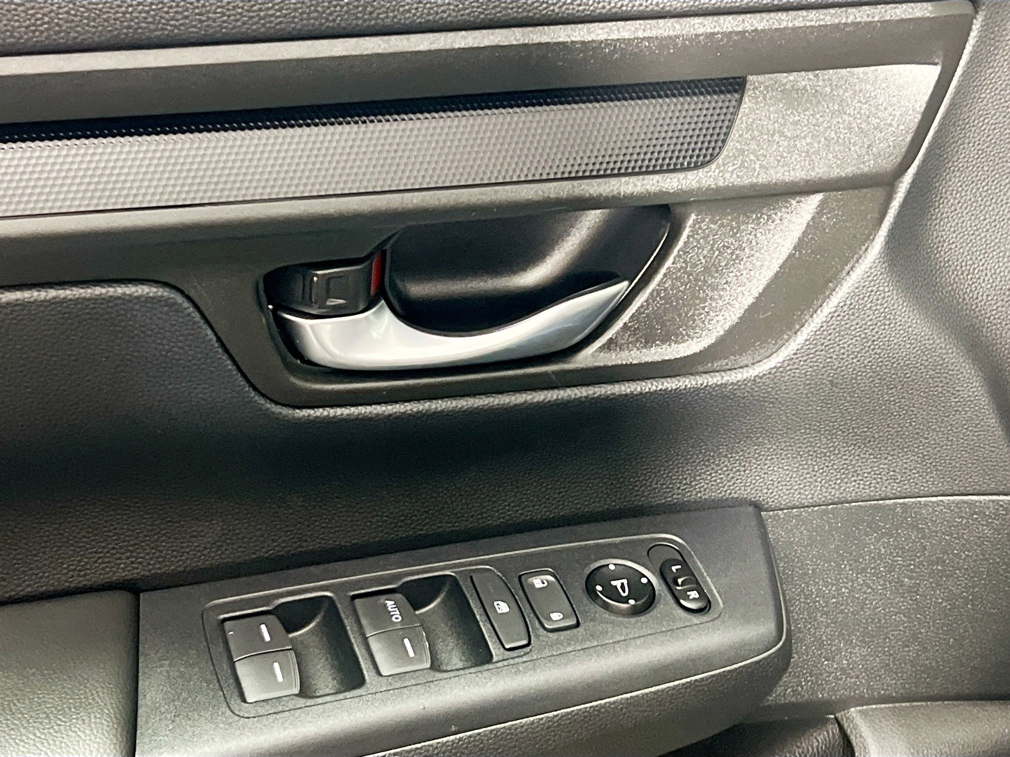 Used 2025 Honda CR-V LX image 16