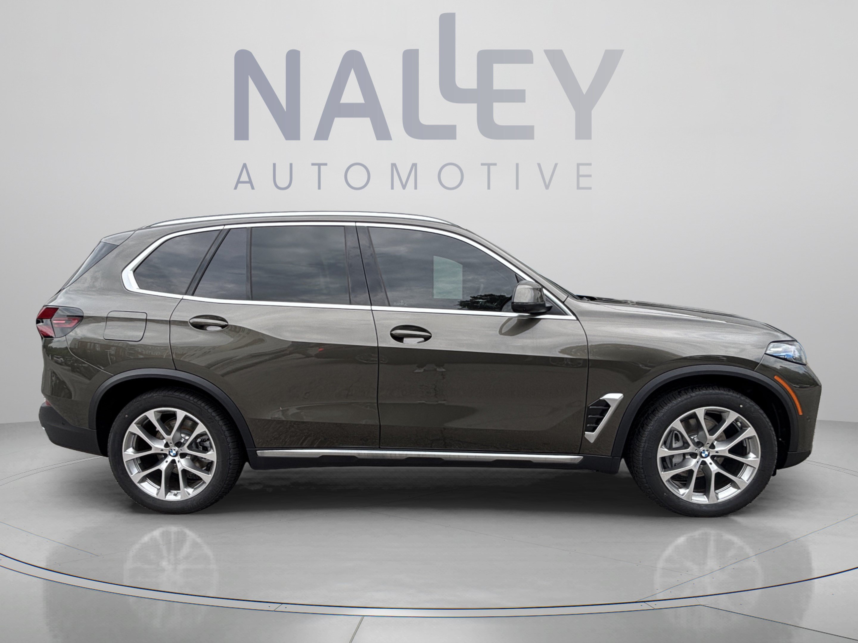 Used 2026 BMW X5 xDrive40i w/ Premium Package AWD/4WD image 4
