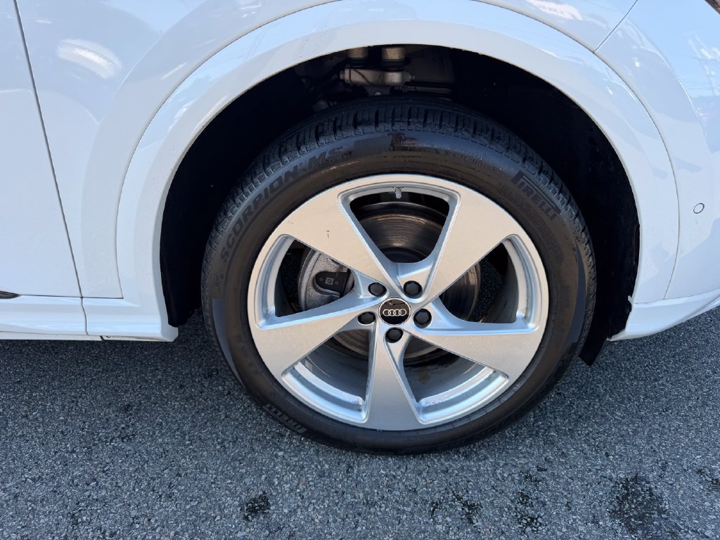 Certified 2025 Audi Q5 Premium Plus w/ Premium Plus AWD/4WD image 13