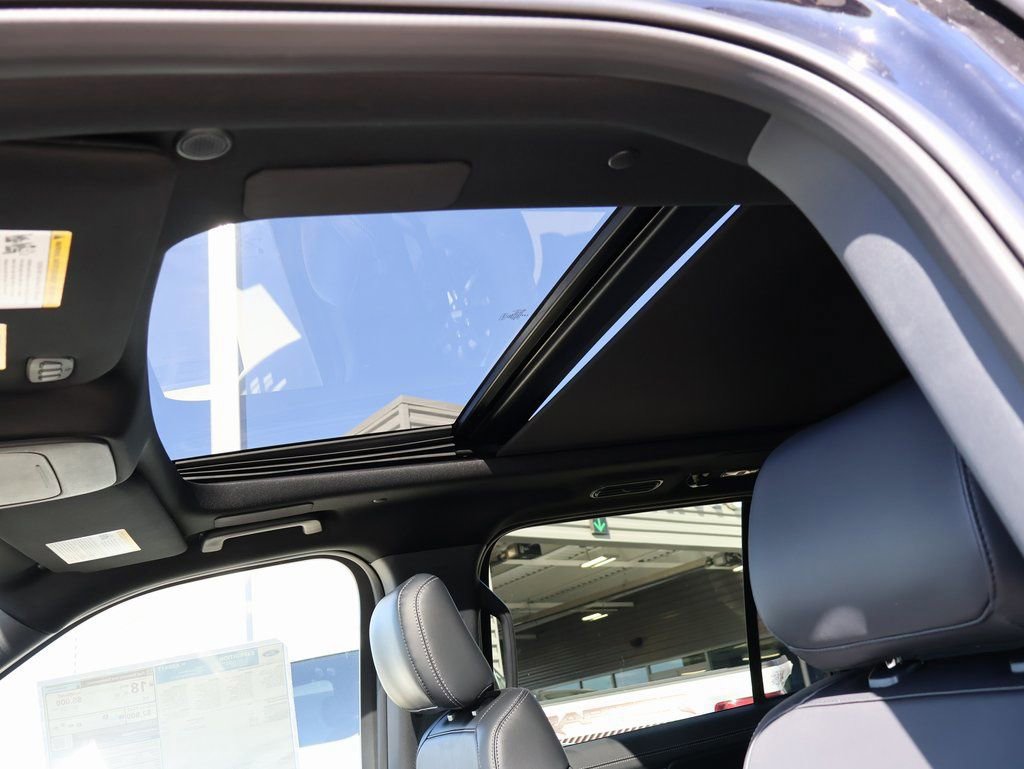 New 2025 Ford Expedition Platinum w/ Stealth Performance Package image 27