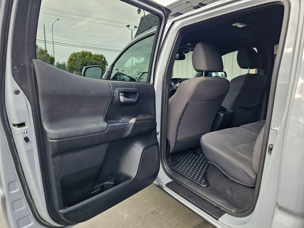 Used 2018 Toyota Tacoma TRD Off-Road AWD/4WD image 18
