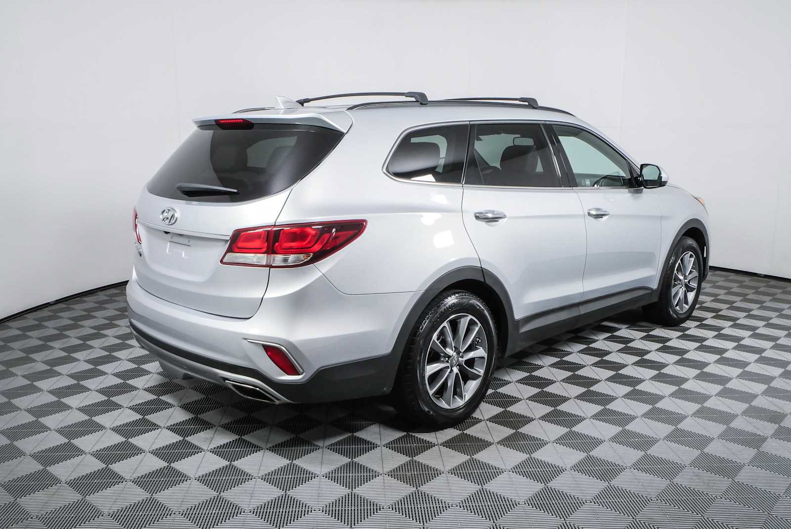 Used 2019 Hyundai Santa Fe XL SE FWD image 3