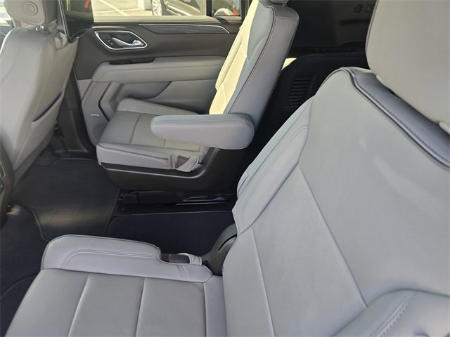 Used 2024 GMC Yukon XL SLT w/ SLT Luxury Package image 12