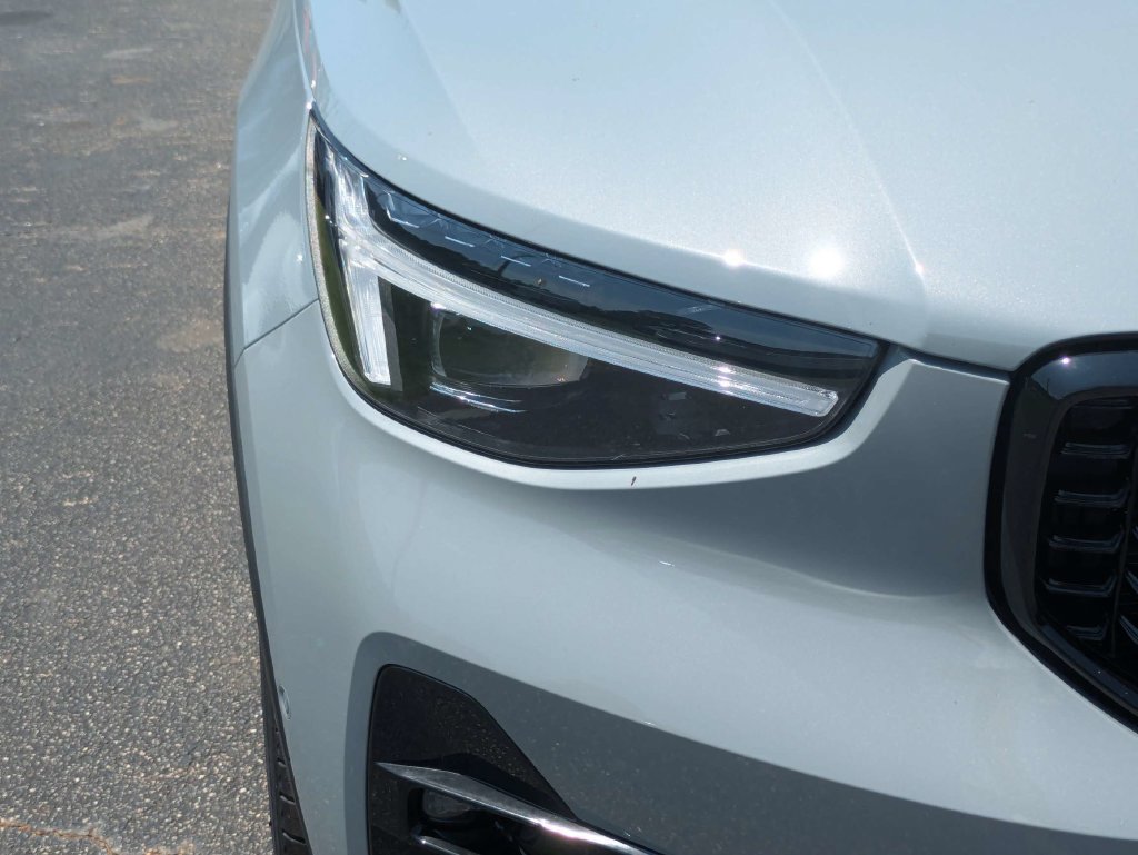 New 2026 Volvo XC40 B5 Plus w/ Protection Package Premier AWD/4WD image 10