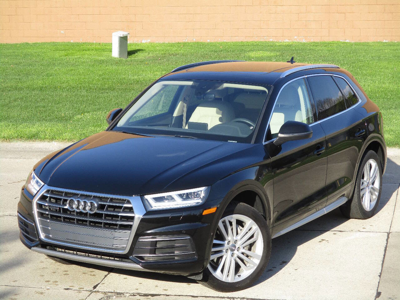 Used 2018 Audi Q5 2.0T Premium Plus AWD/4WD image 3