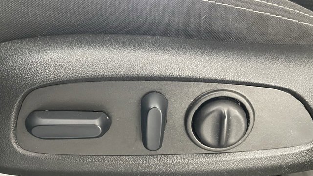 Used 2024 GMC Terrain SLE w/ Driver Convenience Package image 35